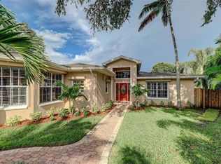 22 Fountain Sq, Belleair, FL 33756