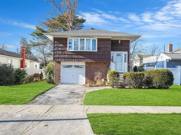 526 Liberty Street, Uniondale, NY 11553