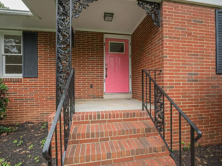 2337 Renfro Rd N — Photo 3