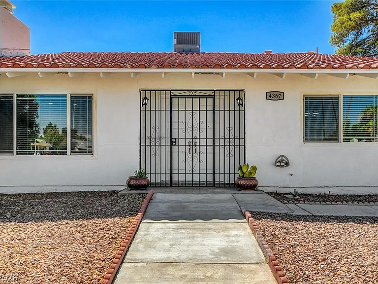 4367 S Mojave Rd — Photo 4