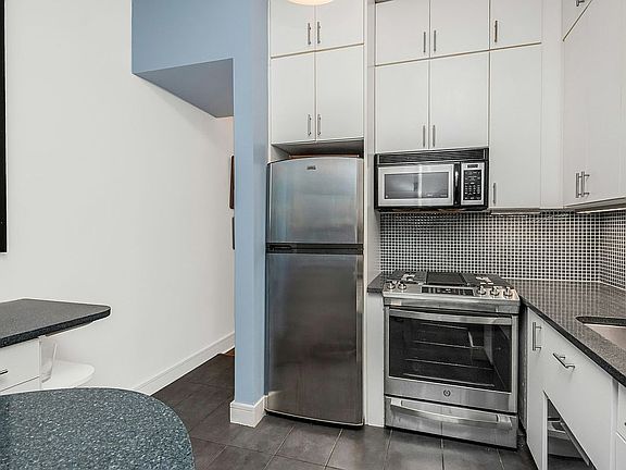 5th image of 215 W 105th St APT 2D