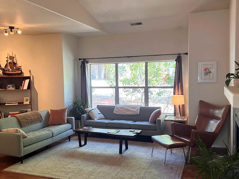 4021 S Kendall St — Photo 3