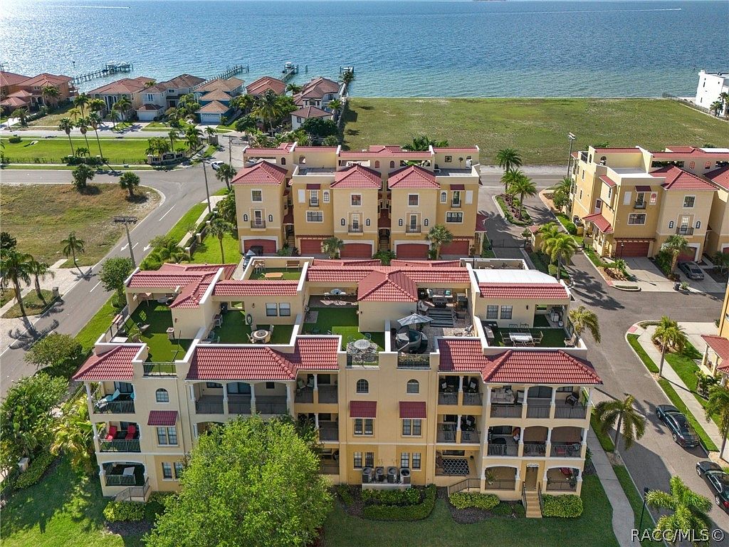 6411 Mayra Shores Ln, Apollo Beach, FL 33572 | MLS #834200 | Zillow