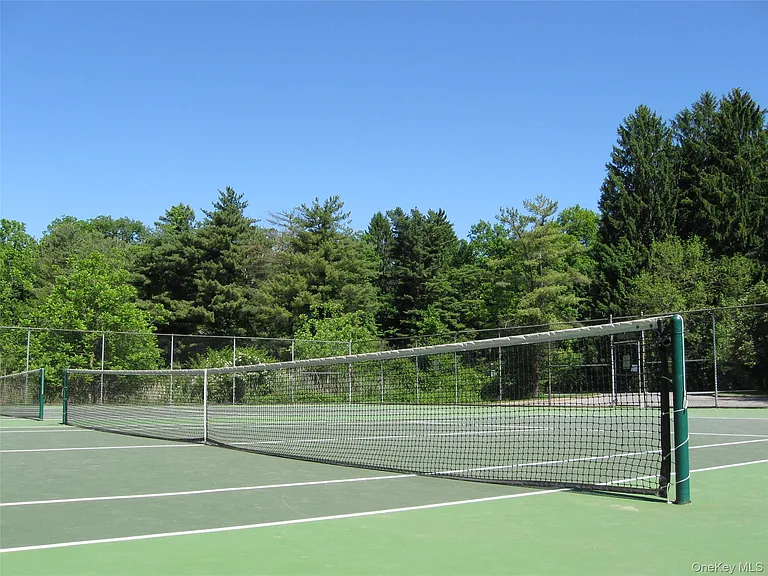 8 Foxwood Dr #4 — Photo 23