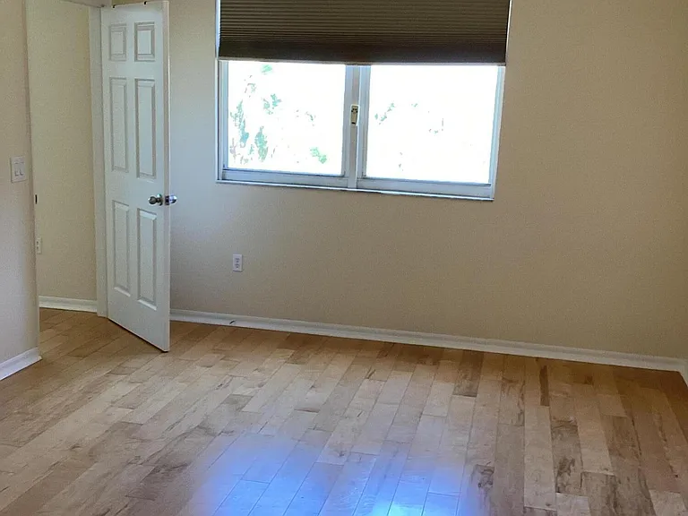 2421 NE 65th St #506 — Photo 35