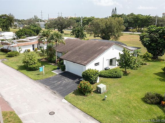 2nd image of 4404 King Palm Dr