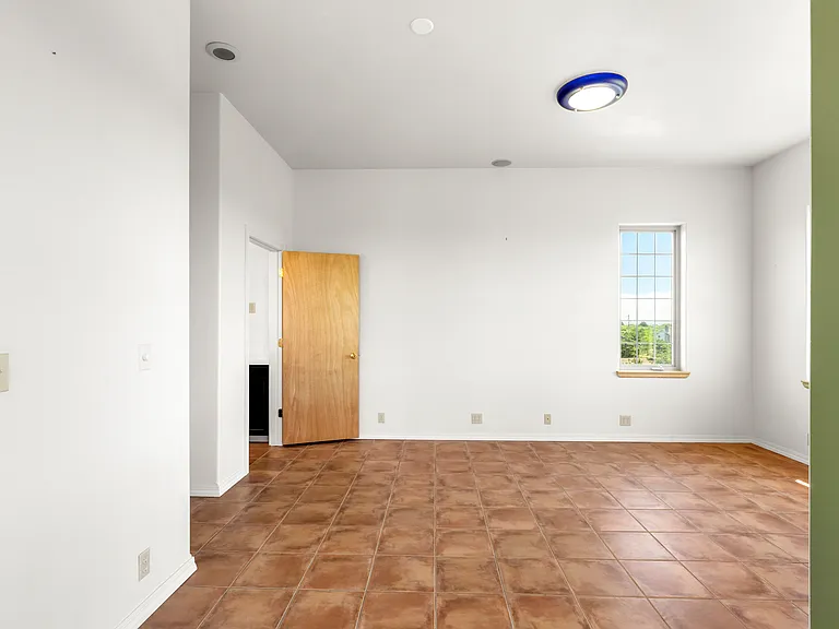 1140 Ocean Shores Blvd SW — Photo 10