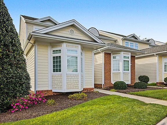 4th image of 600 Edgewood Cir