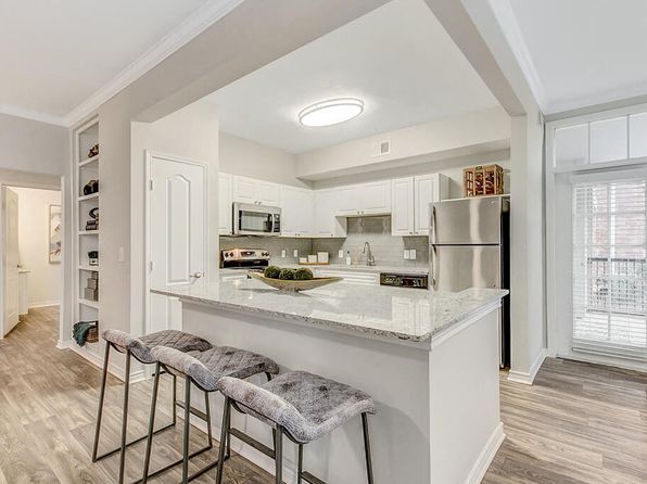 St. Marin | 1717 E Belt Line Rd, Coppell, TX