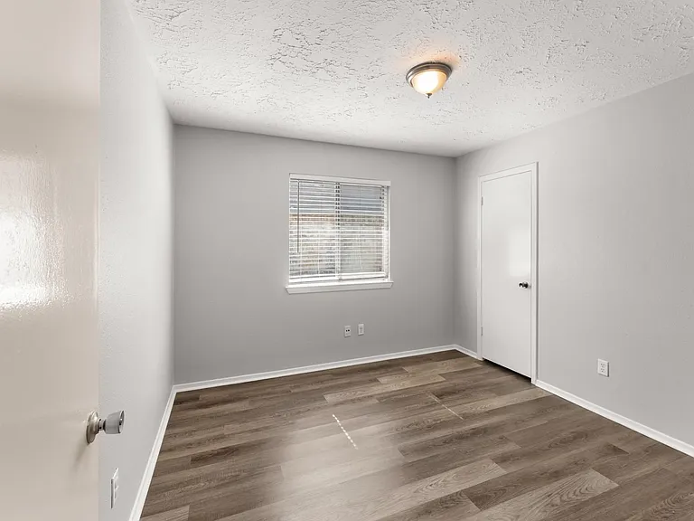 1202 Manorglen Dr — Photo 19