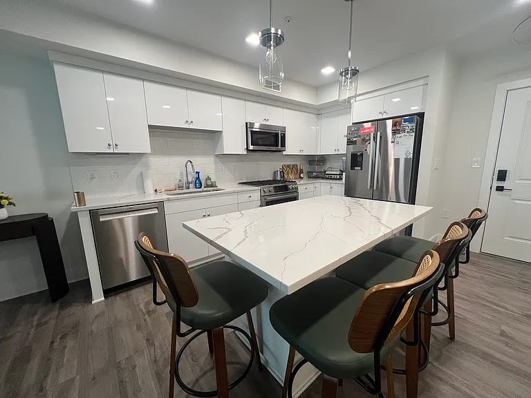 701 N Henry St #218 — Photo 2