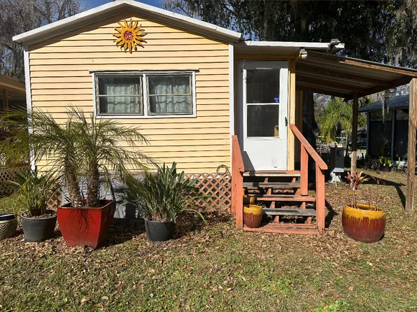 26015 McPherson Ln, Astor, FL 32102