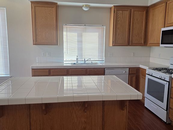 5th image of 17662 Dayton St