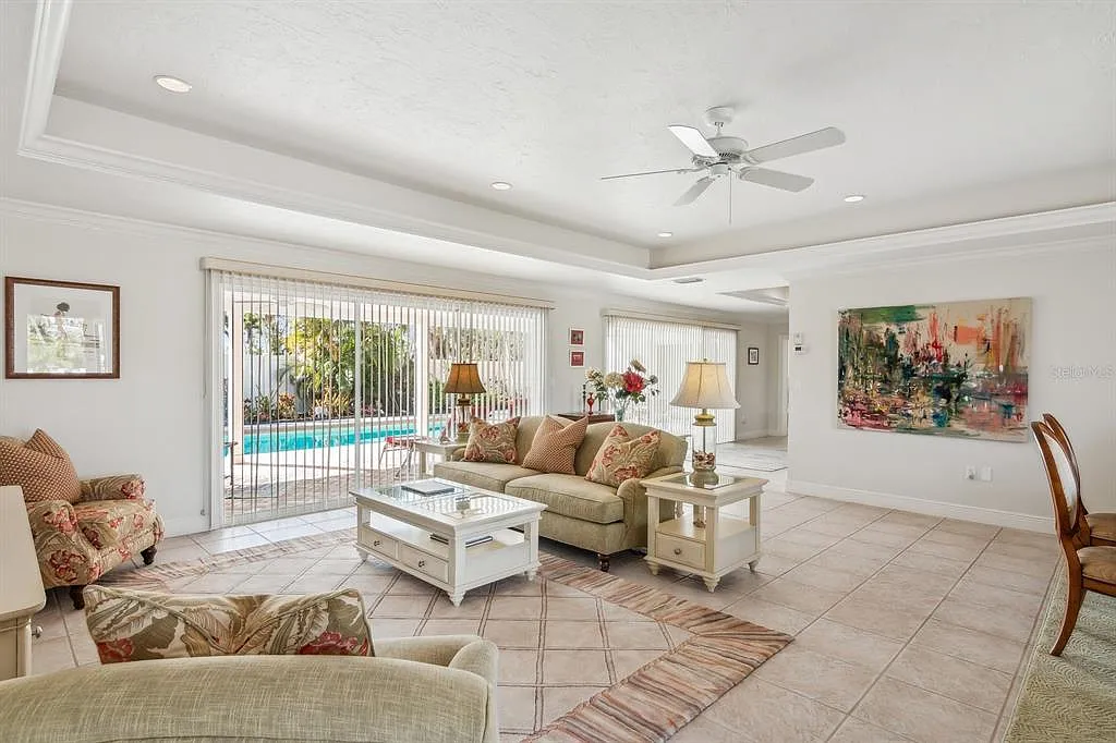 3 bed, 3.5 bath, 2203 sqft, $8,500 — Photo 4