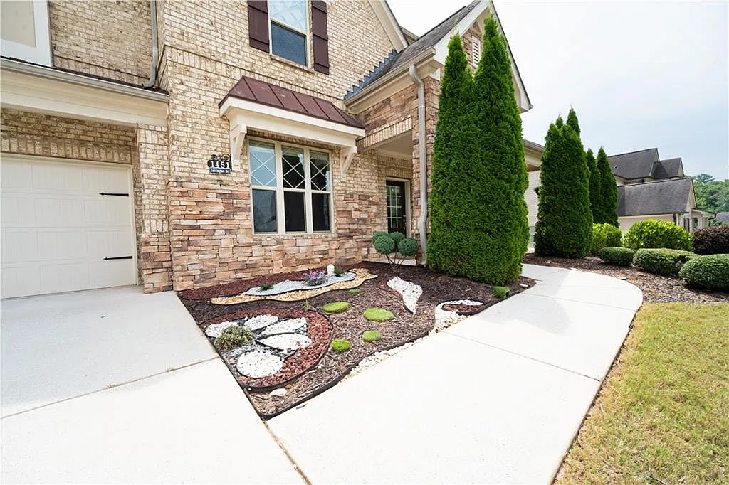 5 bed, 4.5 bath, 4144 sqft, $3,450 — Photo 3