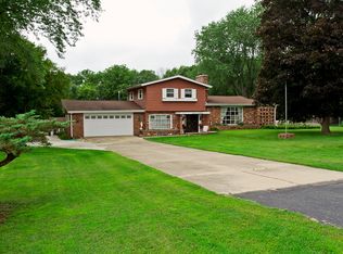 10160 Debbie Ln, Machesney Park, IL 61115