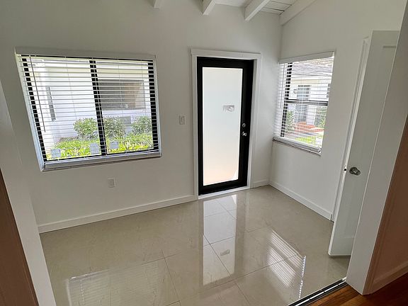 3rd image of 222 Mendoza Ave #222