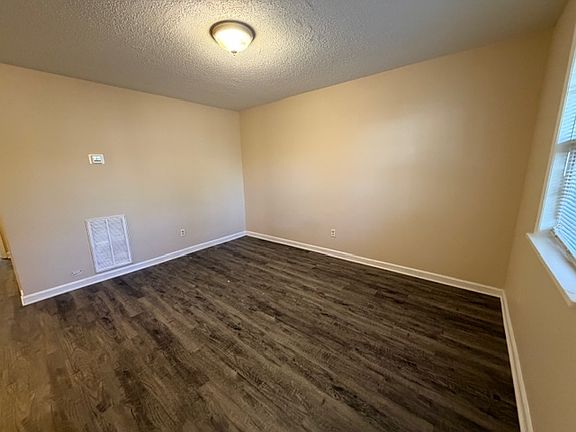 3rd image of 220 Pitts St APT C