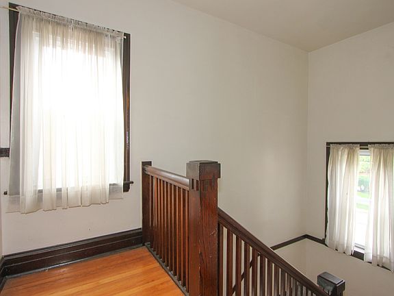 5th image of 210 Rockford Ave APT 2