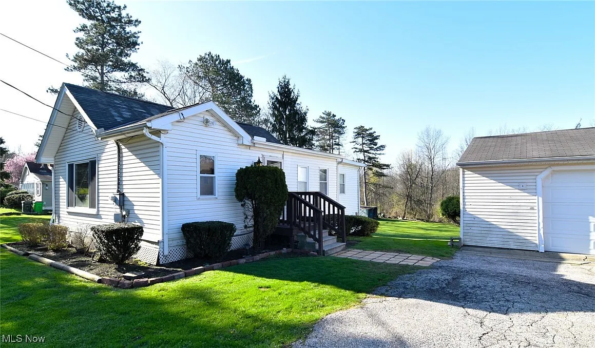 12900 Fruitside Rd photo 1