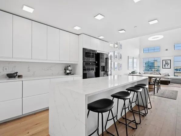 237 E 4th Ave #417, Vancouver, BC V5T 4R4