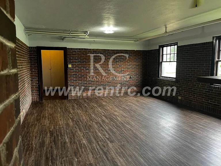 210-145 N Walnut St — Photo 6