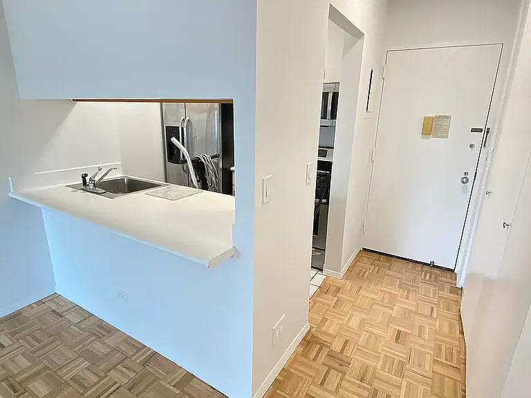 200 Rector Pl #9C — Photo 8