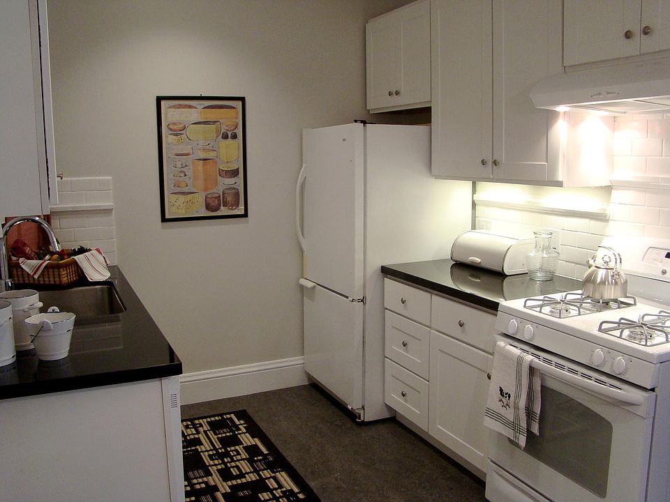 1st image of 122 Carl St APT 2