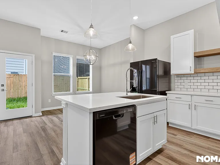 208 Clark Meadows Ln — Photo 6