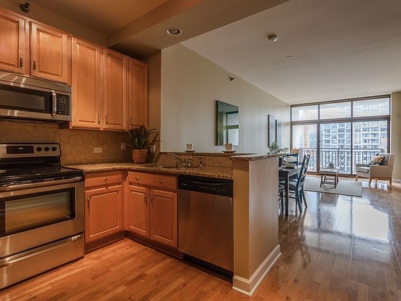 2nd image of 1322 S Prairie Ave Unit 1409
