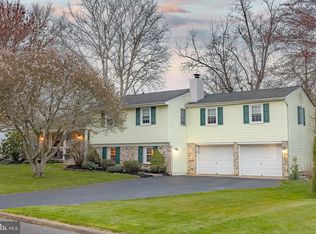 5 Bel Aire Dr, Morrisville, PA 19067