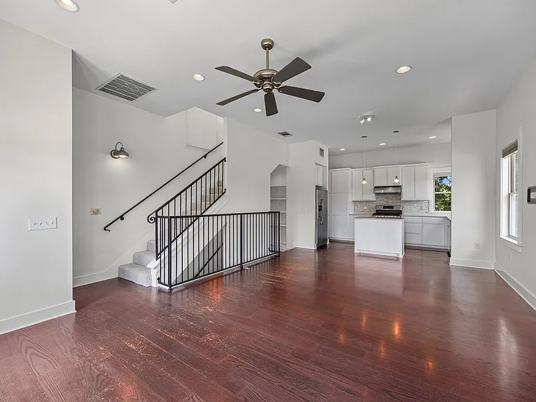 1301 San Bernard St — Photo 8