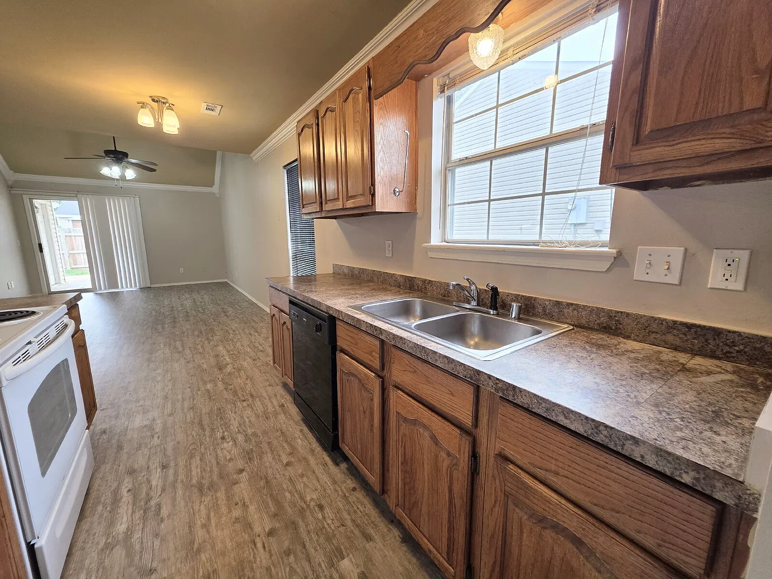2 bed, 2.0 bath, 1040 sqft, $1,150 — Photo 4