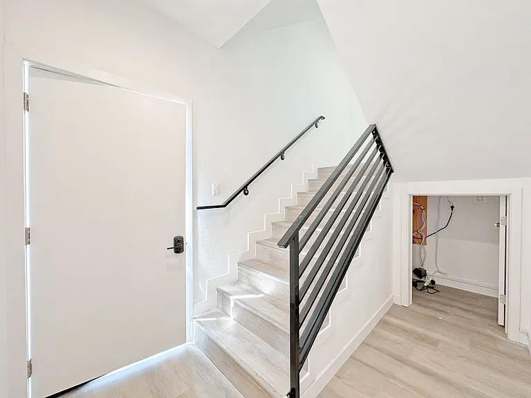 TL 1361 W 35th St — Photo 29
