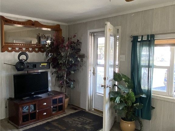 3rd image of 6833 Polk Blvd