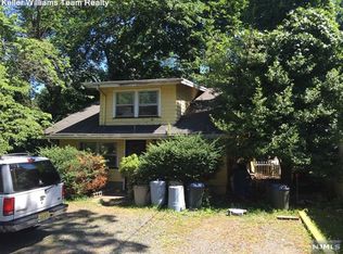 32 Shore Rd, Wayne, NJ 07470