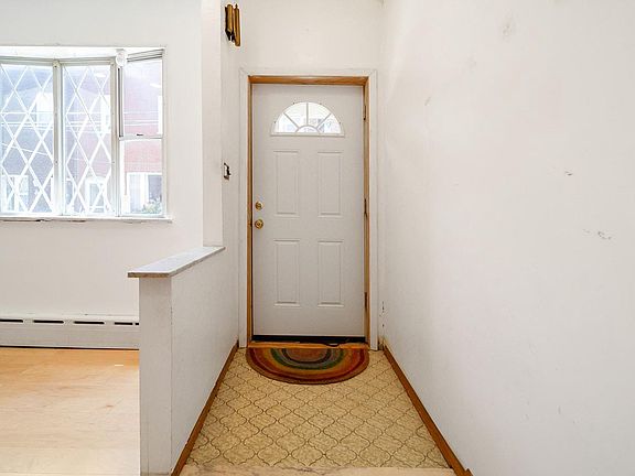2nd image of 2111 S Rosewood St