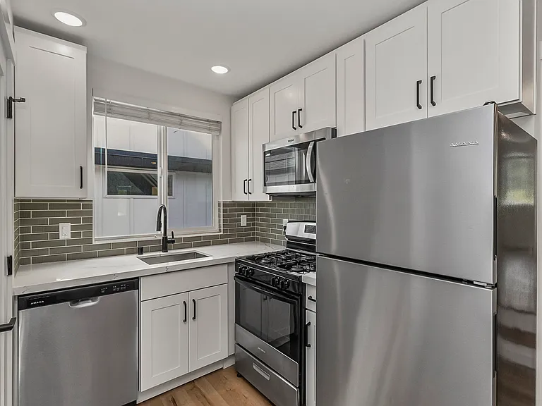 816 S Sullivan St #B — Photo 12