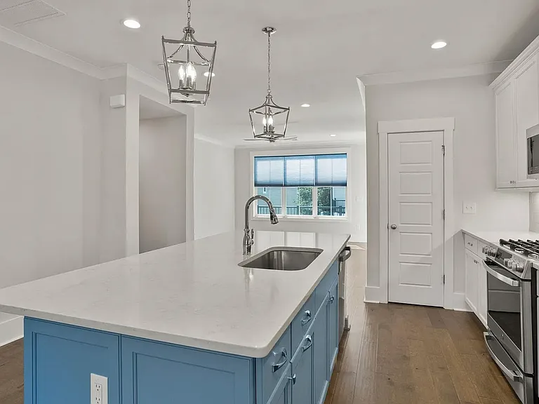 315 Pete Hollis Blvd — Photo 4