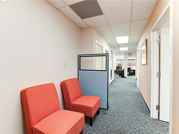 4th image of 171 Elden St Suite 2C1