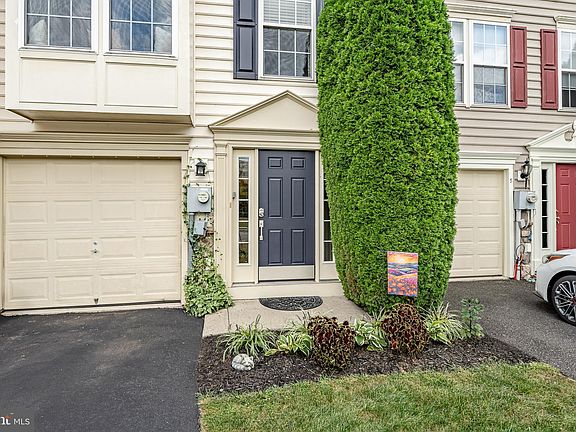 2nd image of 7 N Savanna Dr