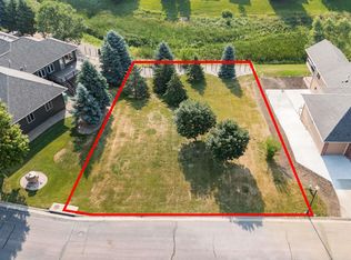 5704 S Lazy Ridge Pl, Sioux Falls, SD 57108