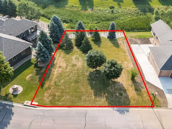 5704 S Lazy Ridge Pl, Sioux Falls, SD 57108