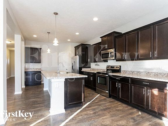 4th image of 719 Jefferson Park Dr