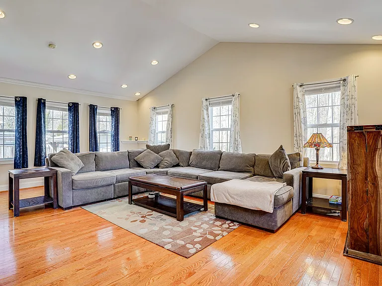 7601 Mendota Pl — Photo 14