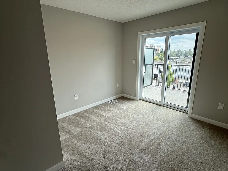 708 Woolwich St #105 — Photo 5