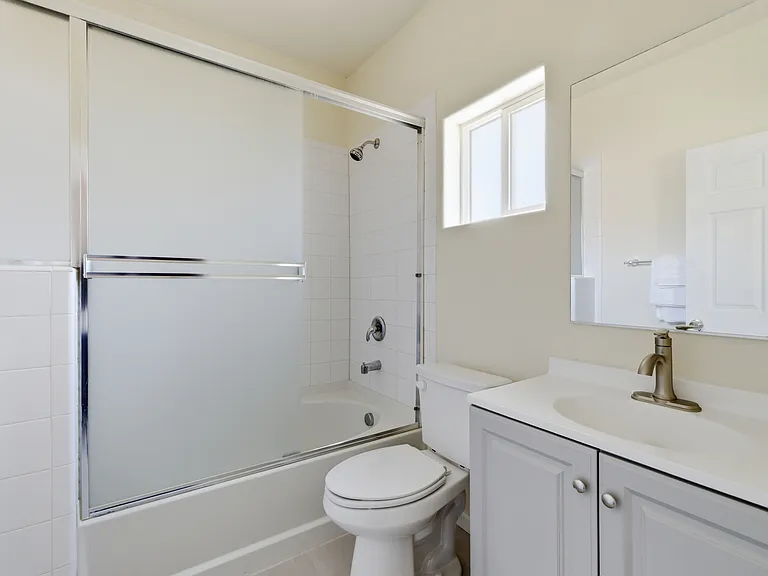 516 W Brown St — Photo 3