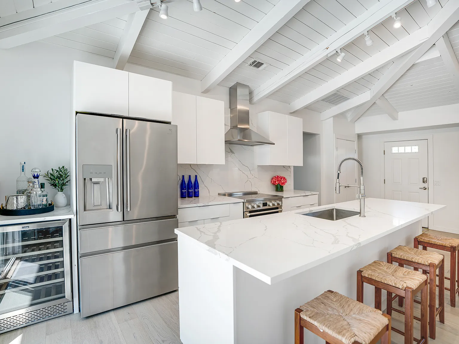 Montauk - Brand new 3 Bed with salt water pool and private beach — Photo 3