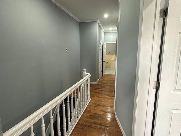 4th image of 1375 Teller Ave #2B
