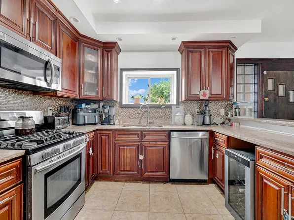 17950 Anderson Rd, Jamaica, NY 11434